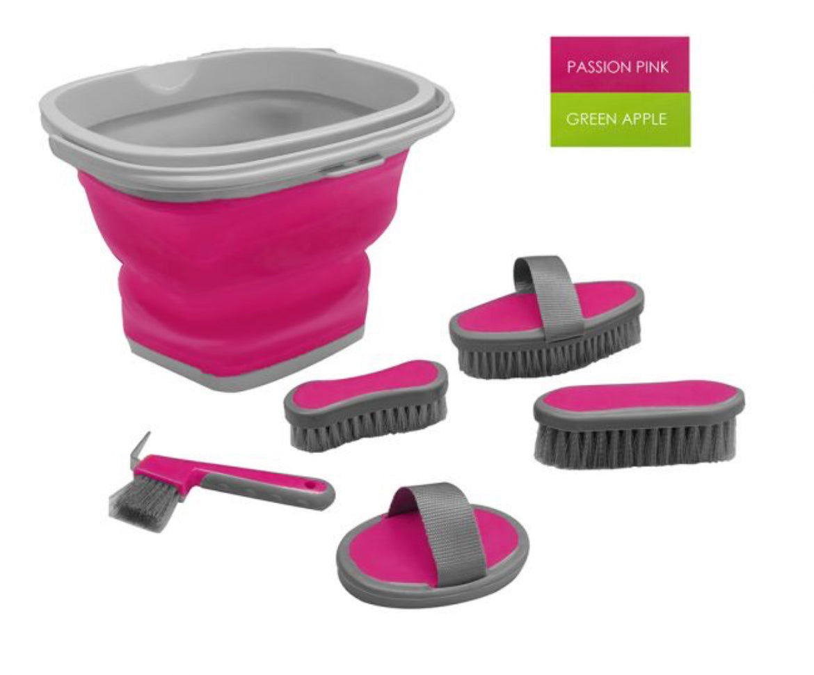 5 Piece Grooming Kit with Collapsible Bucket